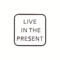 Pin Metálico Live in the Present